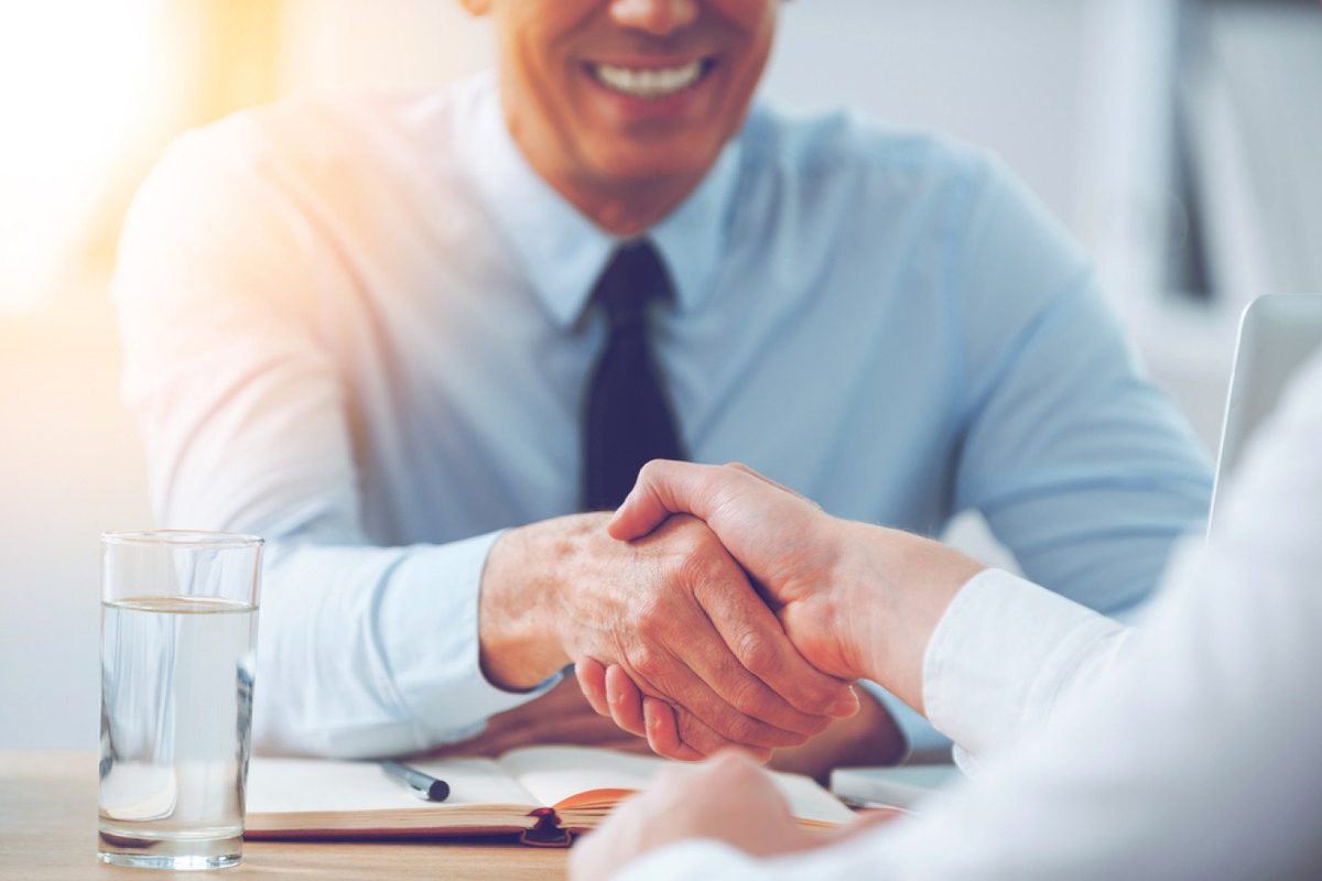 How to choose the right company to further your career as a financial broker